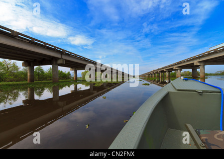 Atchafalaya Swamp Freeway. Der Atchafalaya Basin Bridge ist ein paar paralleler Brücken, die Interstate 10 über den Sumpf zu tragen. Stockfoto