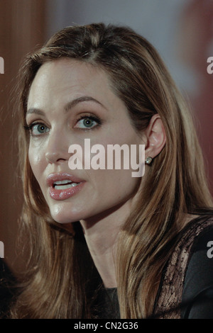 US-Schauspielerin und Regisseurin Angelina Jolie richtet sich Journalisten während einer Pressekonferenz in Sarajevo. Angelina ist in Sarajevo für Stockfoto