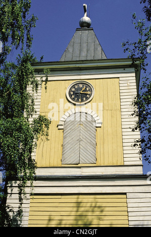 Glockenturm und der Uhrturm der Stadt Pfarrei Kirche Heinola, Finnland Stockfoto