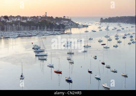 Frankreich, Finistere, Benodet, dawn auf den Hafen und den Fluss Odet Stockfoto