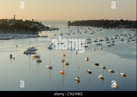 Frankreich, Finistere, Benodet, dawn auf den Hafen und den Fluss Odet Stockfoto