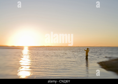 Mann-Fliegenfischen in Sunrise, Florida Keys, USA Stockfoto