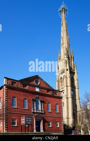 Quadratische Kapelle, heute ein Kulturzentrum und der Turm der zerstörten Square Church, Halifax, West Yorkshire UK Stockfoto