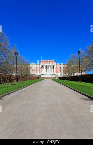 Shentall Gardends und Chesterfield Borough Council Rathaus, Chesterfield, Derbyshire, England, UK. Stockfoto