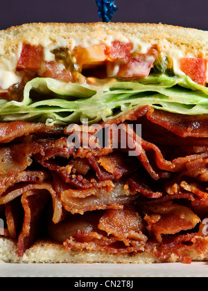 BLT-Sandwich, Querschnitt Stockfoto