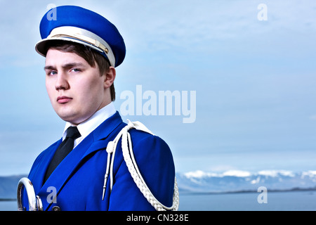 Porträt des jungen Mannes in marching Band uniform Stockfoto