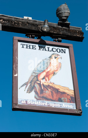 Melden Sie für The Falcon Gastwirtschaft in Stratford-upon-avon Stockfoto