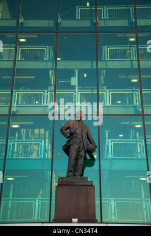 England, Lancashire, Manchester, Salford, Old Trafford Stadion, Statue von Sir Matt Busby Stockfoto