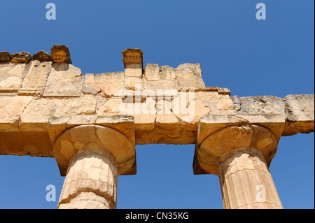 Cyrene. Libyen. Nahaufnahme der Antike griechische Inschrift auf der vorderen Stützbalken der Tempel des Zeus. Stockfoto