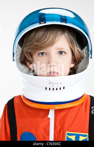 Junge als Astronaut verkleidet Stockfoto