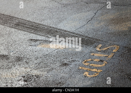 Reifenspuren Stockfoto, Bild: 71675331 - Alamy
