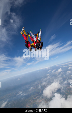 Freefly Fallschirmspringer über Leutkirch, Deutschland Stockfoto