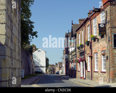 Das Münster Inn gegenüber der Stadt Wände Marygate York North Yorkshire England UK GB Großbritannien Stockfoto