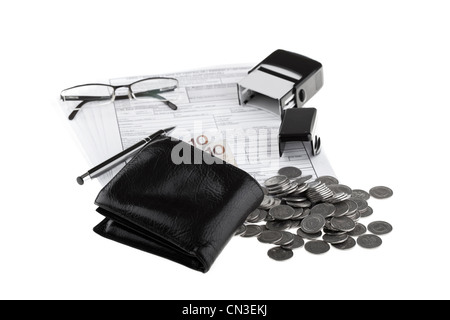 Geschäftsdokumente, Geldbörse mit polnischen Papiergeld, Stift, Stempel und Münzen. Geld und sparen-Konzept. Stockfoto