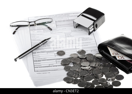 Geschäftsdokumente, Geldbörse mit polnischen Papiergeld, Stift, Stempel und Münzen. Geld und sparen-Konzept. Stockfoto