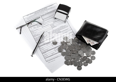 Geschäftsdokumente, Geldbörse mit polnischen Papiergeld, Stift, Stempel und Münzen. Geld und sparen-Konzept. Stockfoto