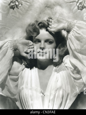 JUDY GARLAND (1922 – 1969) uns film Schauspielerin und Sängerin in einer 1942-Promo-Foto als Vorlage Lily Mars Stockfoto