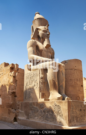 Pharao Ramses II-Statue im Luxor-Tempel, Luxor, Ägypten Stockfoto