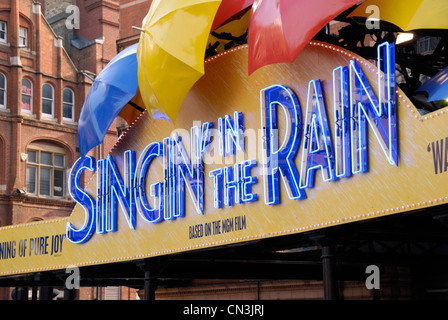 Zeichen, die Förderung der musikalischen Singin ' im Regen draußen das Palace Theatre, London, UK Stockfoto