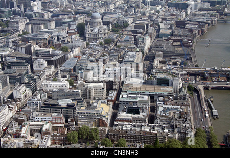 Luftaufnahme von Tudor Street, Blackfriars, Blick nach Osten entlang dem Nordufer der Themse, London Stockfoto