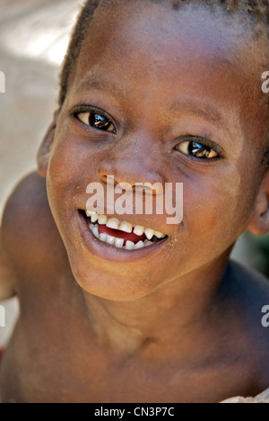 Ein kleiner Junge im Dogon County, Mali. Stockfoto