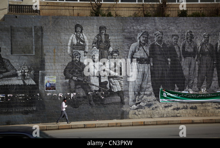 Gemälde an den Wänden von wichtigen Ereignissen und Persönlichkeiten in Suleimaniya Irakisch-Kurdistan Stockfoto