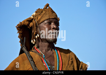 Mann, die Teilnahme an den maskierten Tanz in Dogon County, Mali. Stockfoto