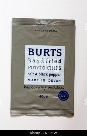 Leeren Pakets von Burts hand fried Potato Chips Salz & schwarzer Pfeffer Geschmack Chips auf weißem Hintergrund - natürlich leckere in Devon gemacht Stockfoto