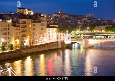 Frankreich, Rhone, Lyon, historische Stätte, die von der UNESCO als Weltkulturerbe gelistet Pont Bonaparte über die Saône und die Croix Stockfoto