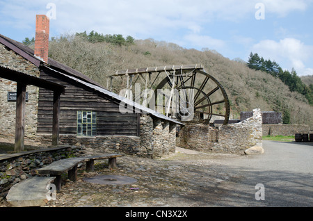 Oberschlächtigen Wasserrad am Morwellham Quay, Devon England UK Stockfoto