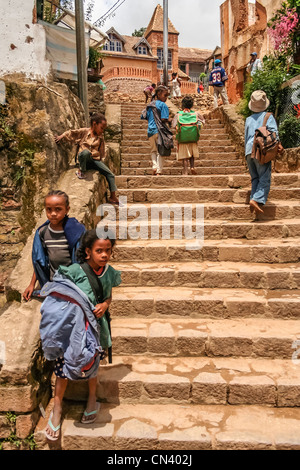 Madagassische Kinder in der Altstadt von Fianarantsoa, Madagaskar Hochland Stockfoto