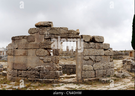 Cyrene. Libyen. Blick auf die Rückseite des kreisförmigen Heiligtum der Demeter und Kore die in Marmor Figuren, zeigen die Stockfoto