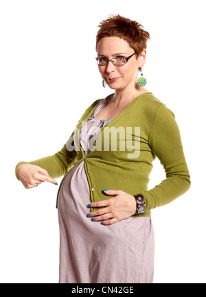 Schwangere Frau zeigt ihren Bauch. Studio Foto schwangere Frau isoliert auf weiss. Stockfoto