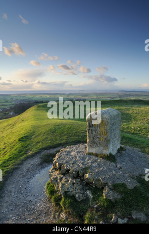 Das Jubiläum 1977 Leuchtfeuer auf Brent Knoll, Somerset, UK. Die Knoll wurde die Montage der Frösche an die Römer genannt. Stockfoto