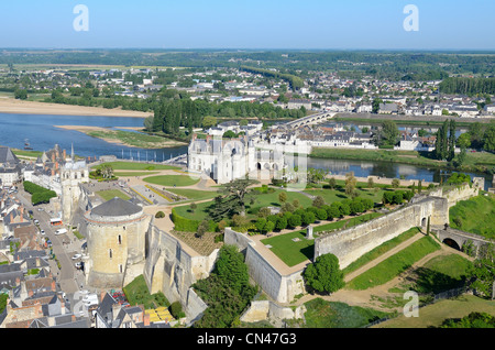 Frankreich, Indre et Loire, Loire-Tal, die von der UNESCO als Welterbe gelistet, Amboise, Schloss aus dem 15. Jahrhundert (Luftbild) Stockfoto