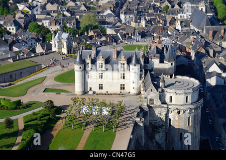 Frankreich, Indre et Loire, Loire-Tal, die von der UNESCO als Welterbe gelistet, Amboise, Schloss aus dem 15. Jahrhundert (Luftbild) Stockfoto