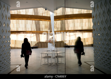 Norwegen, Oslo, Holzstruktur in der Halle des neuen Opernhauses von Snøhetta Architekten Stockfoto