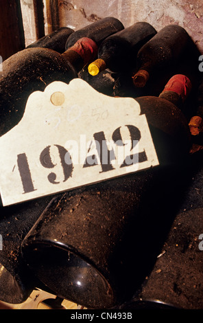 Frankreich, Gironde, Pauillac, Château Pontet Canet, 1942-Vintage-Flaschen Stockfoto