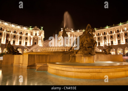 Rom - Brunnen von Piazza della Repubblica in der Nacht Stockfoto