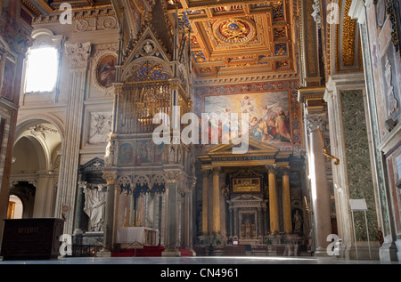 Rom - Innenraum der Basilika der Lateran-Basilika des Heiligen Johannes Stockfoto