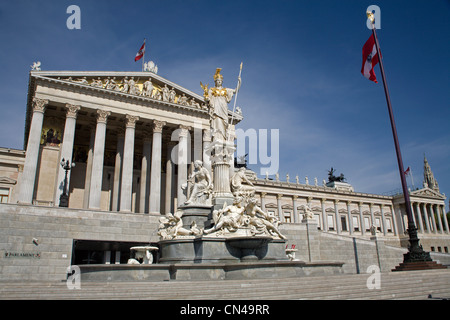 Wien - Pallas Athene-Brunnen und das Parlament Stockfoto