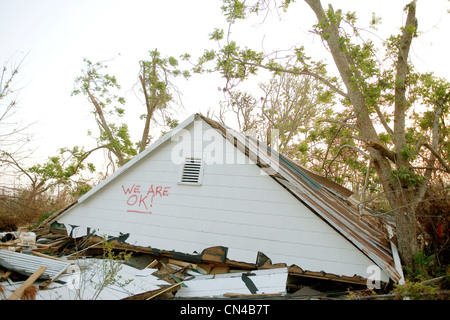 Obergeschoss eines Wohnhauses am Boden inmitten von Trümmern, folgen Hurraine Katrina, Biloxi, USA Stockfoto