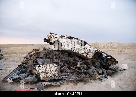 Auto mit Einschusslöchern verwendet für Zielübungen Stockfoto