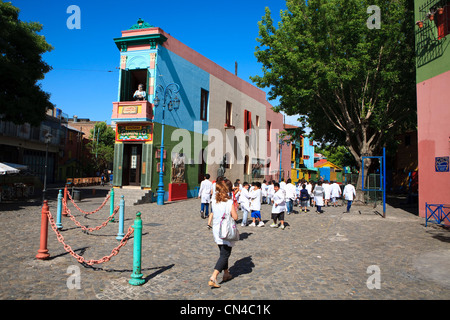 Argentinien, Buenos Aires, La Boca Bezirk, farbenfrohe Gebäude des Caminito Straße Stockfoto