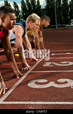 Athleten auf Sportstrack Rennen wird vorbereitet Stockfoto