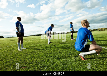 Fußball-Spieler stehen auf Stellplatz Stockfoto