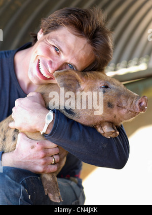 Frankreich, Larzac, Aveyron, feature: Epic Schweinefleisch, Nicolas Brahic und seine Spanferkel Stockfoto