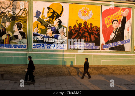 Nordkorea, Pjöngjang, Podunamu Street, Propaganda-Plakaten der nordkoreanischen sozialistischen Realismus Grafik Stockfoto