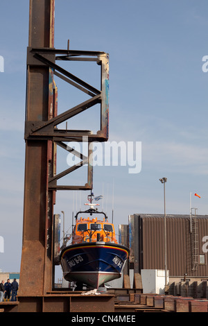 Peterhead Rettungsboot, auf Rampen zu Fraserburgh Reparaturwerften Stockfoto