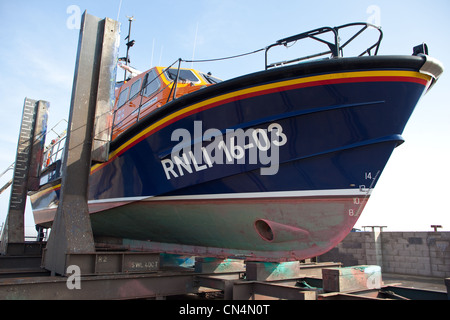 Peterhead Rettungsboot, auf Rampen zu Fraserburgh Reparaturwerften Stockfoto